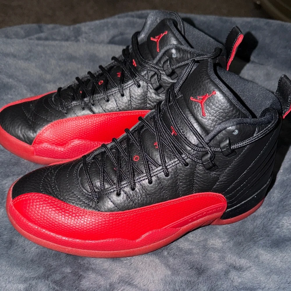 Jordan Retro 12 Flu Game - Picture 3 of 7
